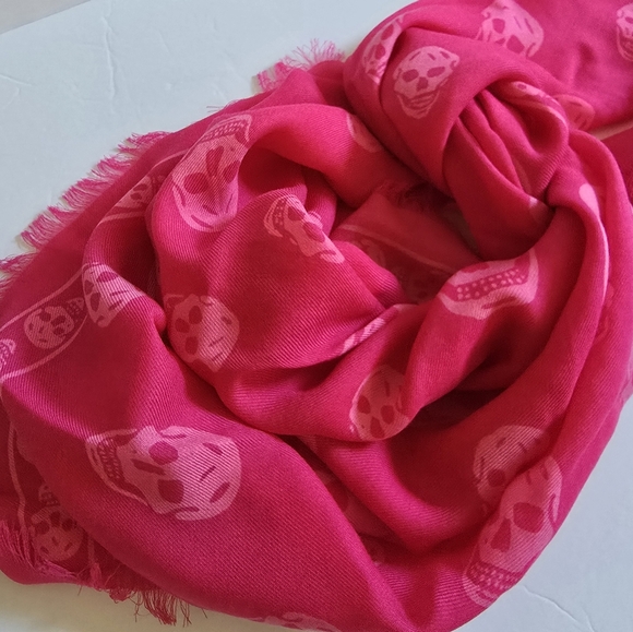 Alexander McQueen Skull Wool Scarf Fuchsia - Picture 4 of 6